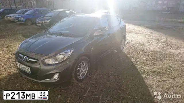 Фото автомобиля HYUNDAI SOLARIS, 2011 — госномер Р213МВ33. Цвет: ЧЕРНО-СЕРЫЙ
