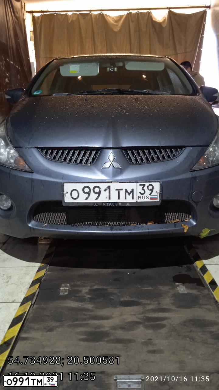 Фото автомобиля MITSUBISHI GRANDIS, 2006 — госномер О991ТМ39. Цвет: СЕРЫЙ