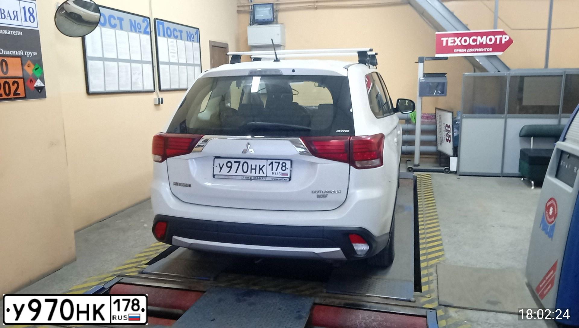 Фото автомобиля MITSUBISHI OUTLANDER, 2016 — госномер У970НК178. Цвет: БЕЛЫЙ