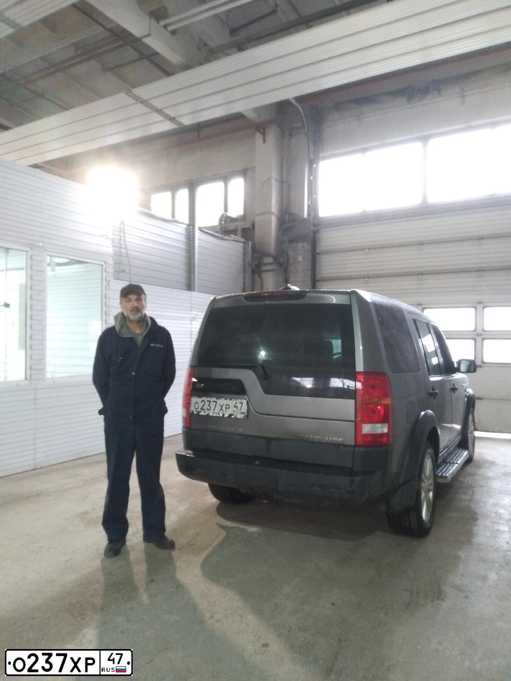 Фото автомобиля LANDROVER DISCOVERY, 2007 — госномер О237ХР47. Цвет: СЕРЫЙ