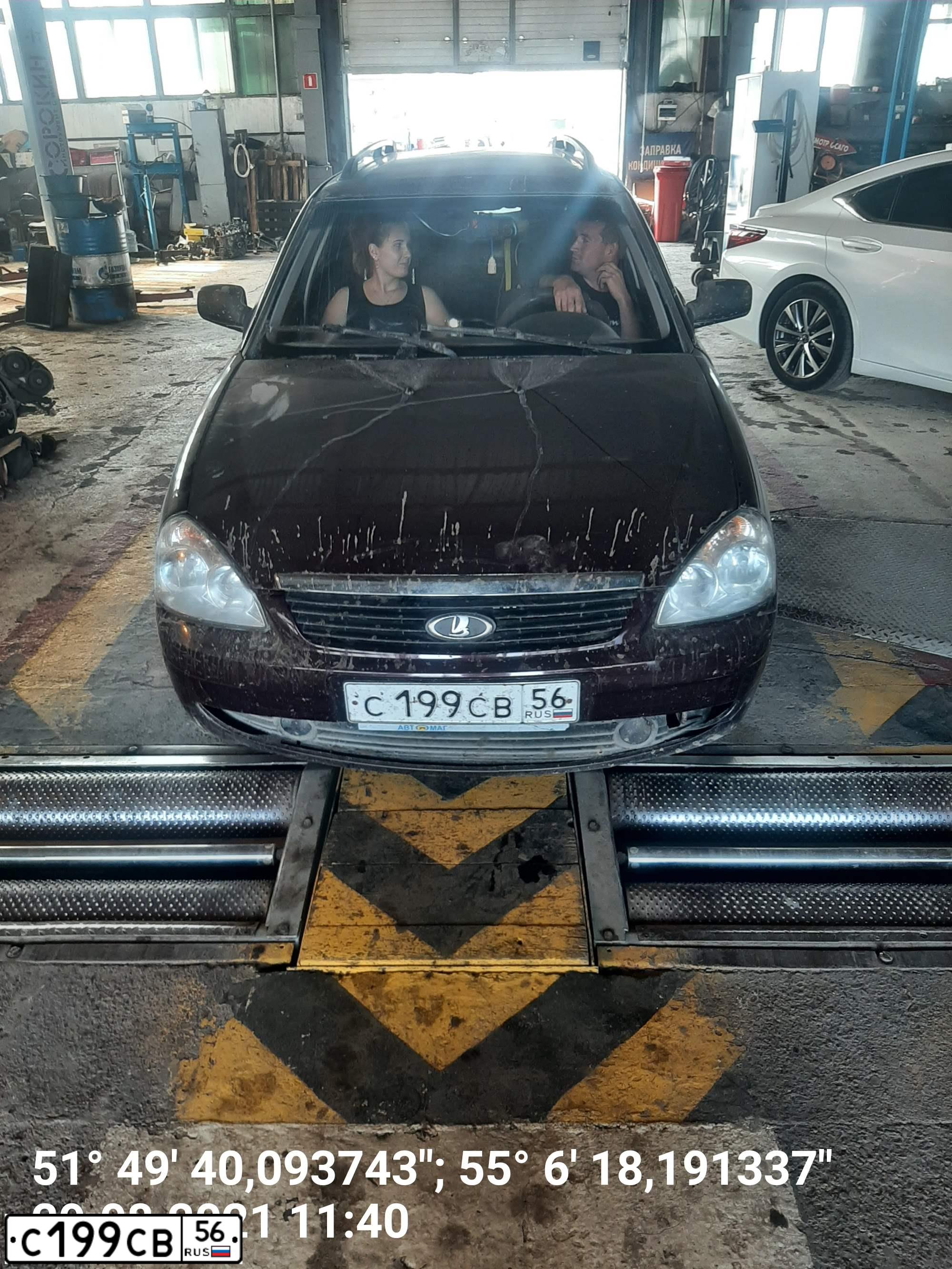 Фото автомобиля LADA 2171 PRIORA, 2011 — госномер С199СВ56. Цвет: ТЕМНО-ВИШНЕВЫЙ