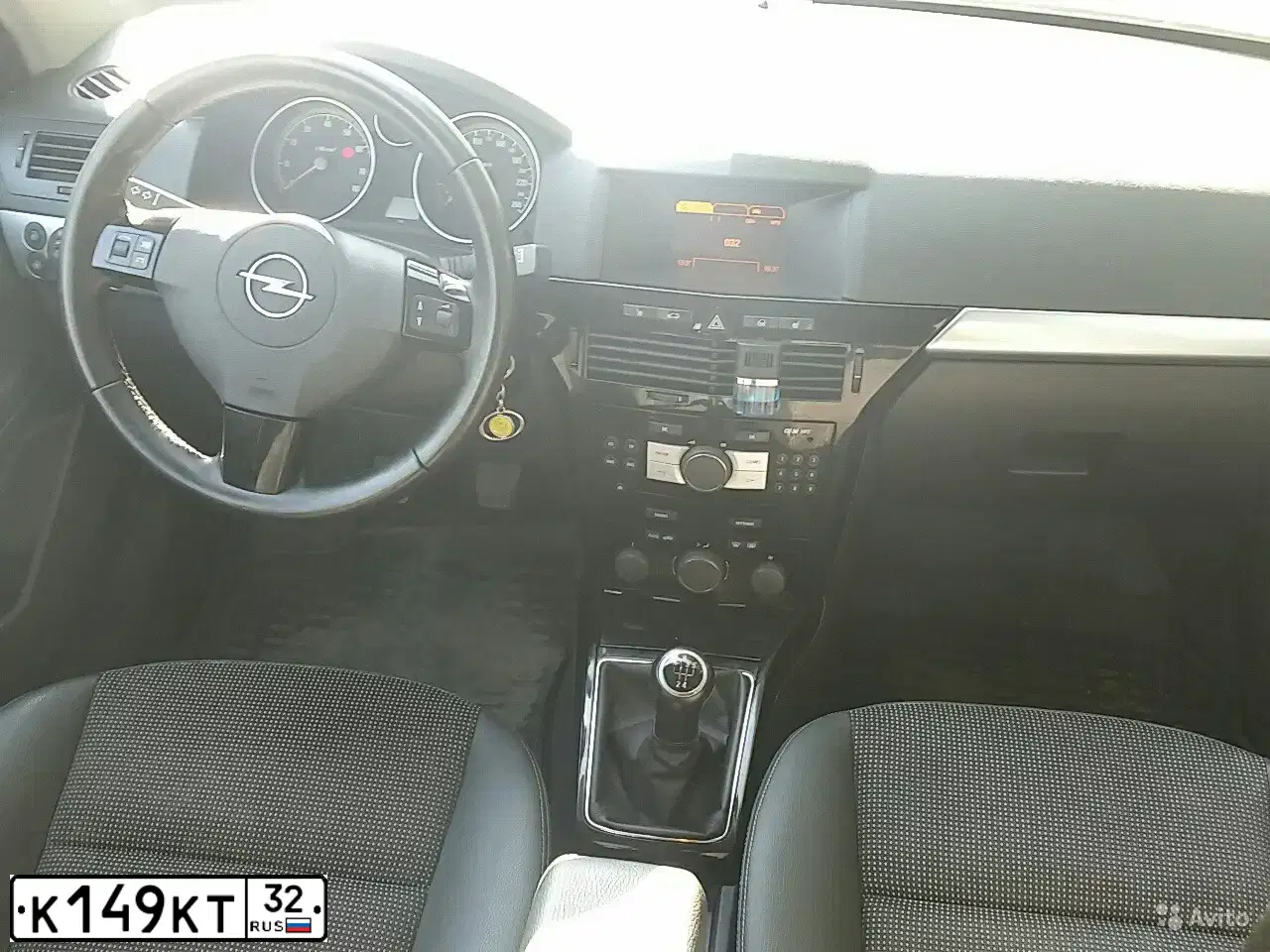 Фото автомобиля OPEL ASTRA, 2008 — госномер Н419СУ82. Цвет: СЕРЕБРИСТЫЙ