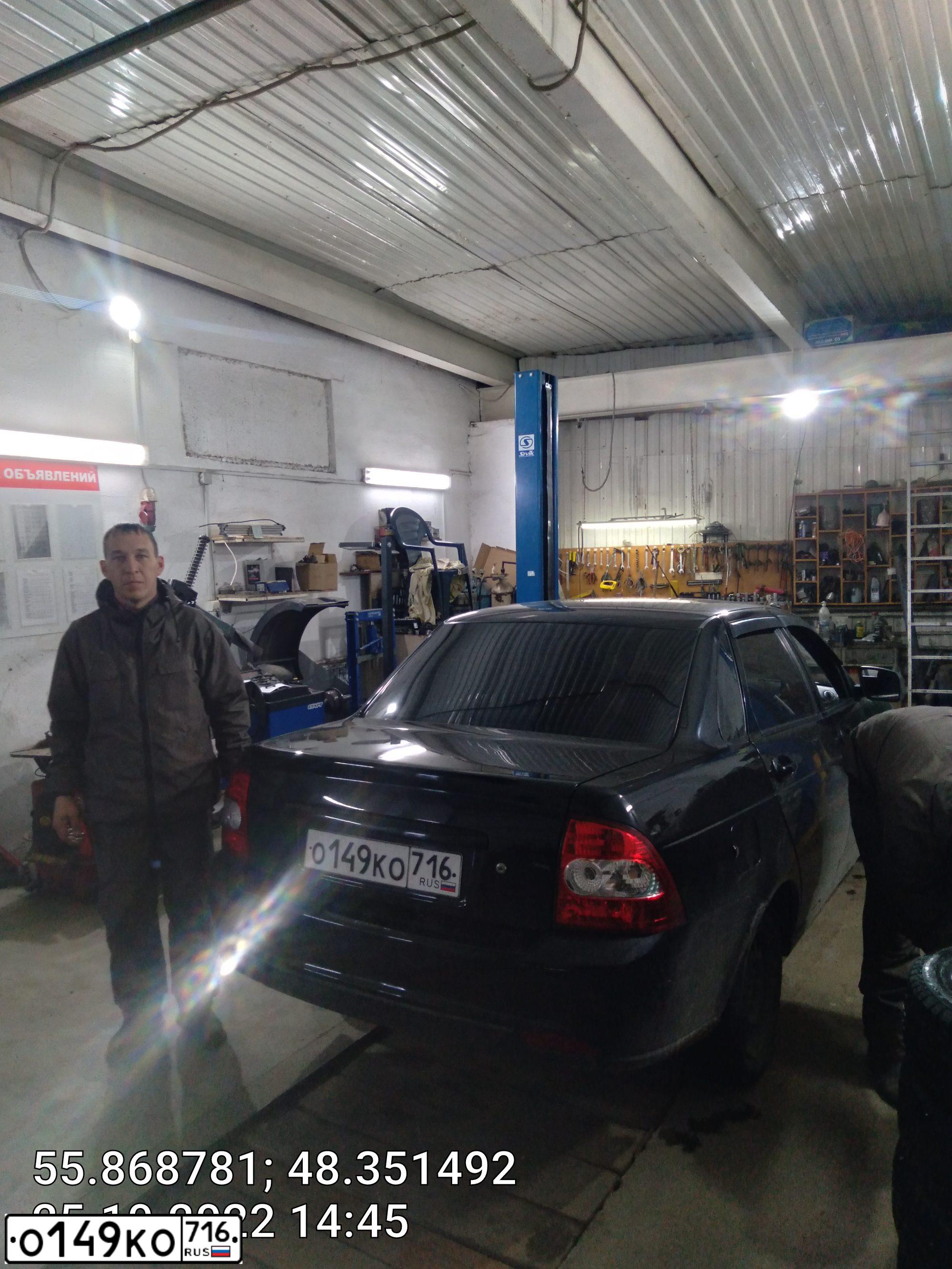 Фото автомобиля ЛАДА 217030 LADA PRIORA, 2011 — госномер Е666КС156. Цвет: Сине-Черный