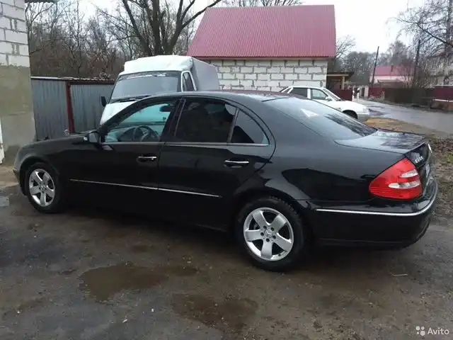 Фото автомобиля MERCEDES E-KLASSE, 2005 — госномер Н734СЕ790. Цвет: ЧЕРНЫЙ