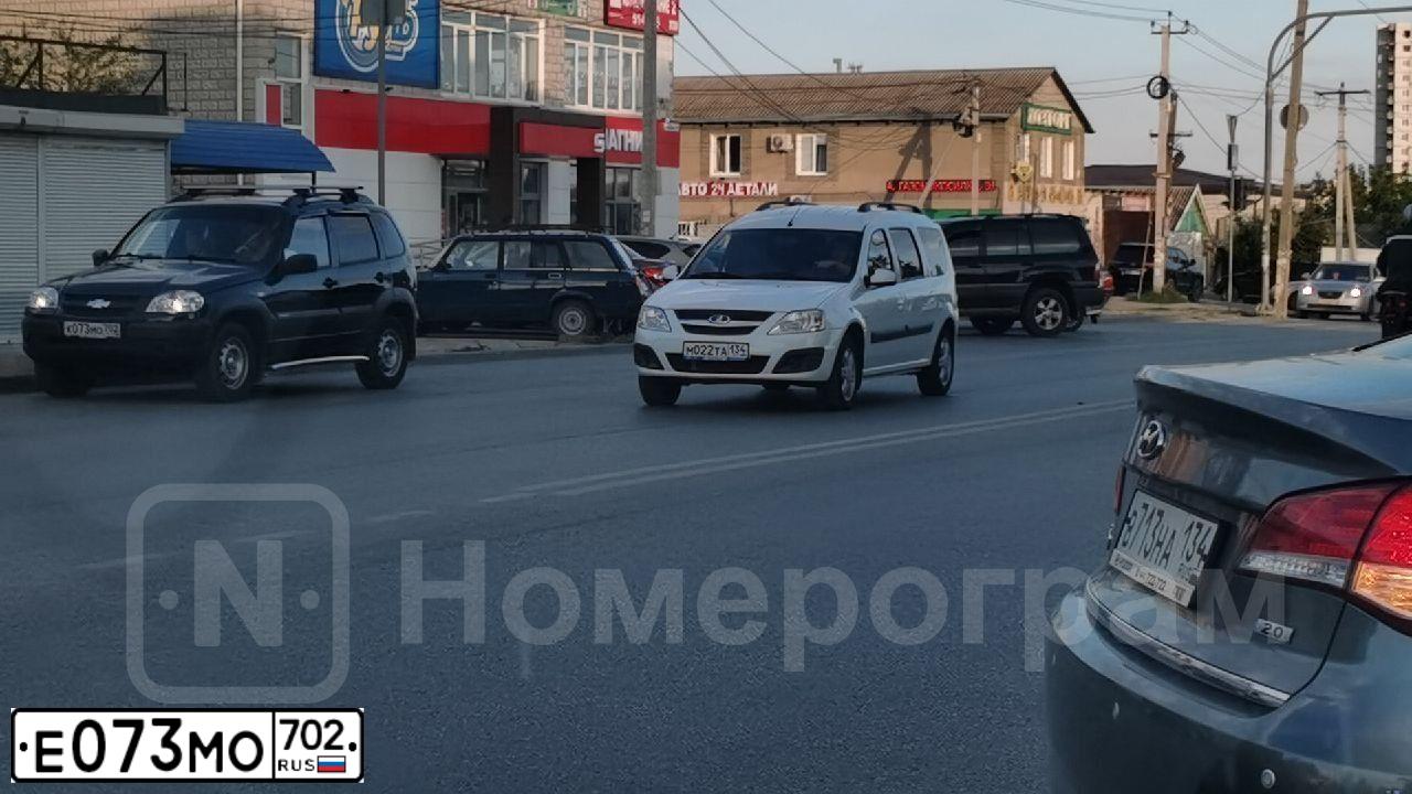 Фото автомобиля ВИС LADA GRANTA, 2021 — госномер Е073МО702. Цвет: Белый