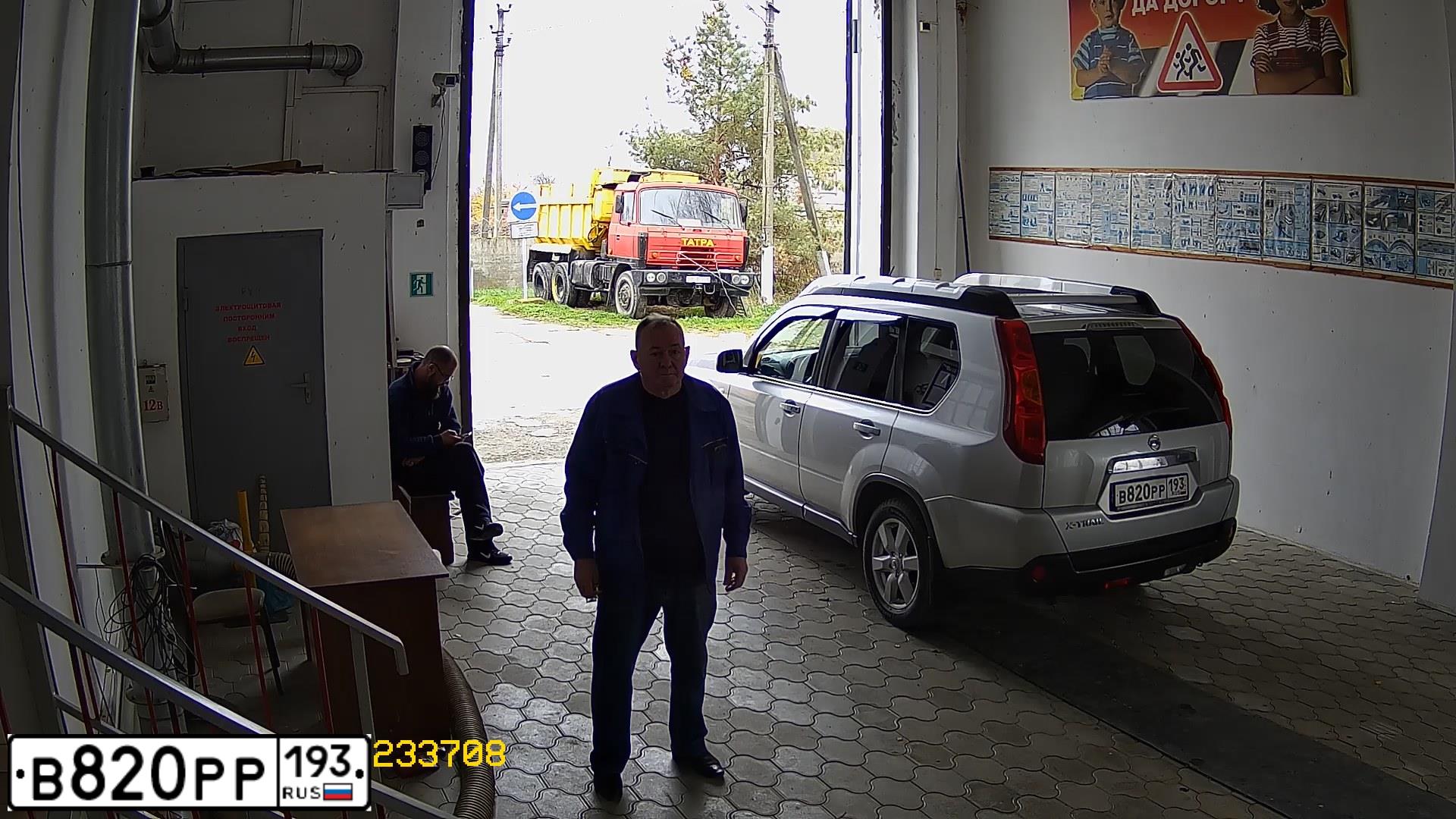 Фото автомобиля NISSAN X-TRAIL, 2008 — госномер В820РР193. Цвет: СЕРЕБРИСТЫЙ
