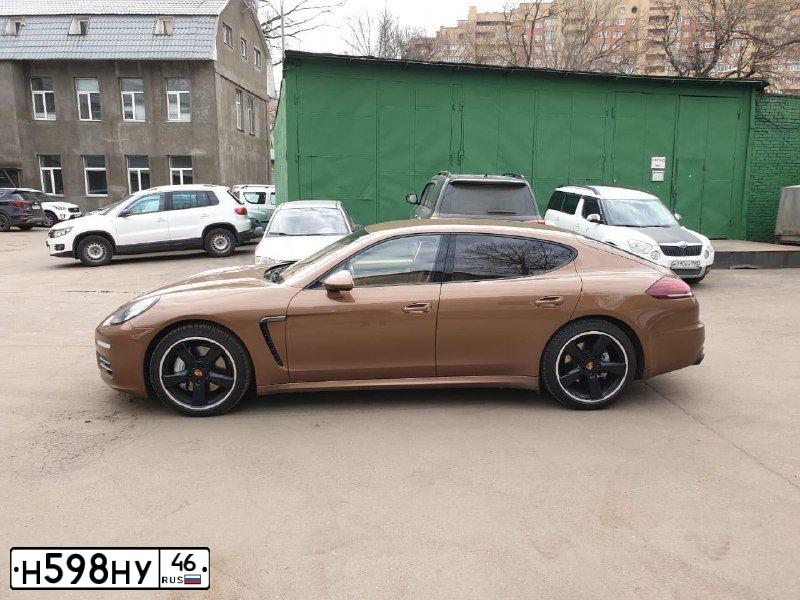 Фото автомобиля PORSCHE PANAMERA, 2015 — госномер Н397НУ46. Цвет: КОРИЧНЕВЫЙ