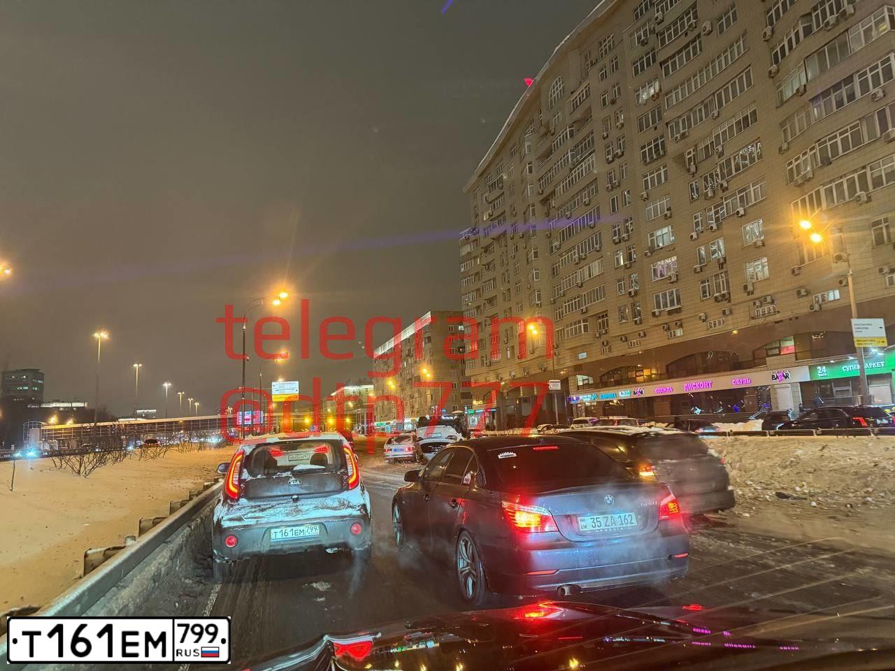 Фото автомобиля KIA SOUL, 2018 — госномер Т161ЕМ799. Цвет: Коричневый