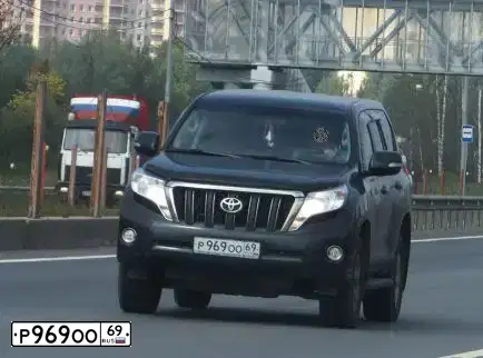 Фото автомобиля TOYOTA ТОЙОТА ХАЙЛЭНДЕР, 2011 — госномер Р969ОО69. Цвет: СЕРЕБРИСТЫЙ