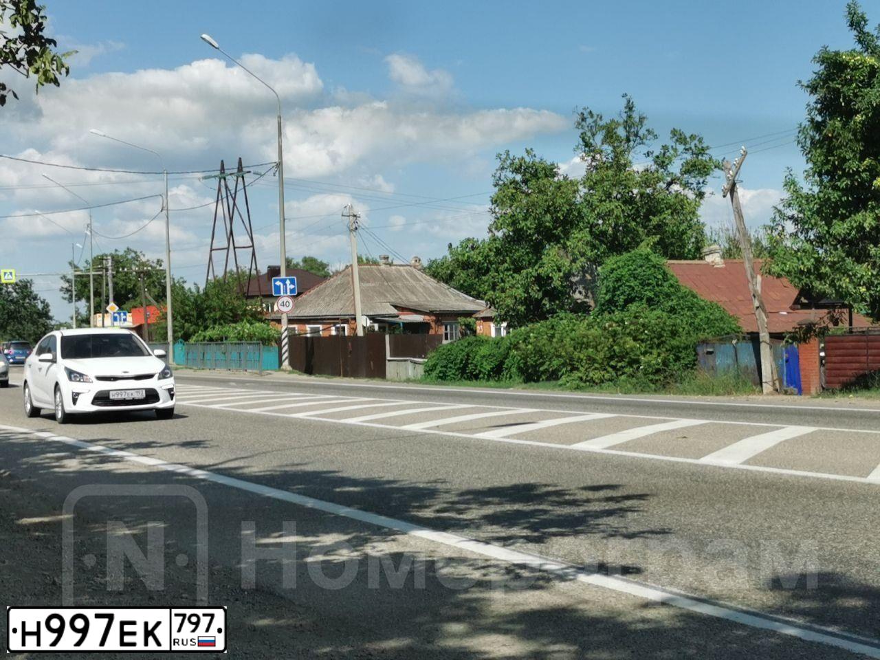 Фото автомобиля МЕРСЕДЕС-БЕНЦ GLE 350 D 4MATIC, 2021 — госномер Н997ЕК797. Цвет: ЗЕЛЕНЫЙ