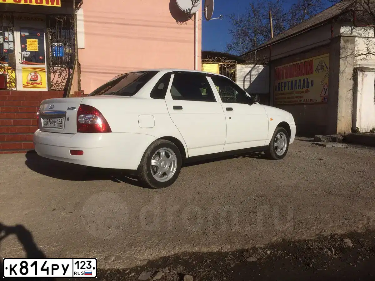 Фото автомобиля LADA 2170 PRIORA, 2009 — госномер Е181ХН82. Цвет: Белый