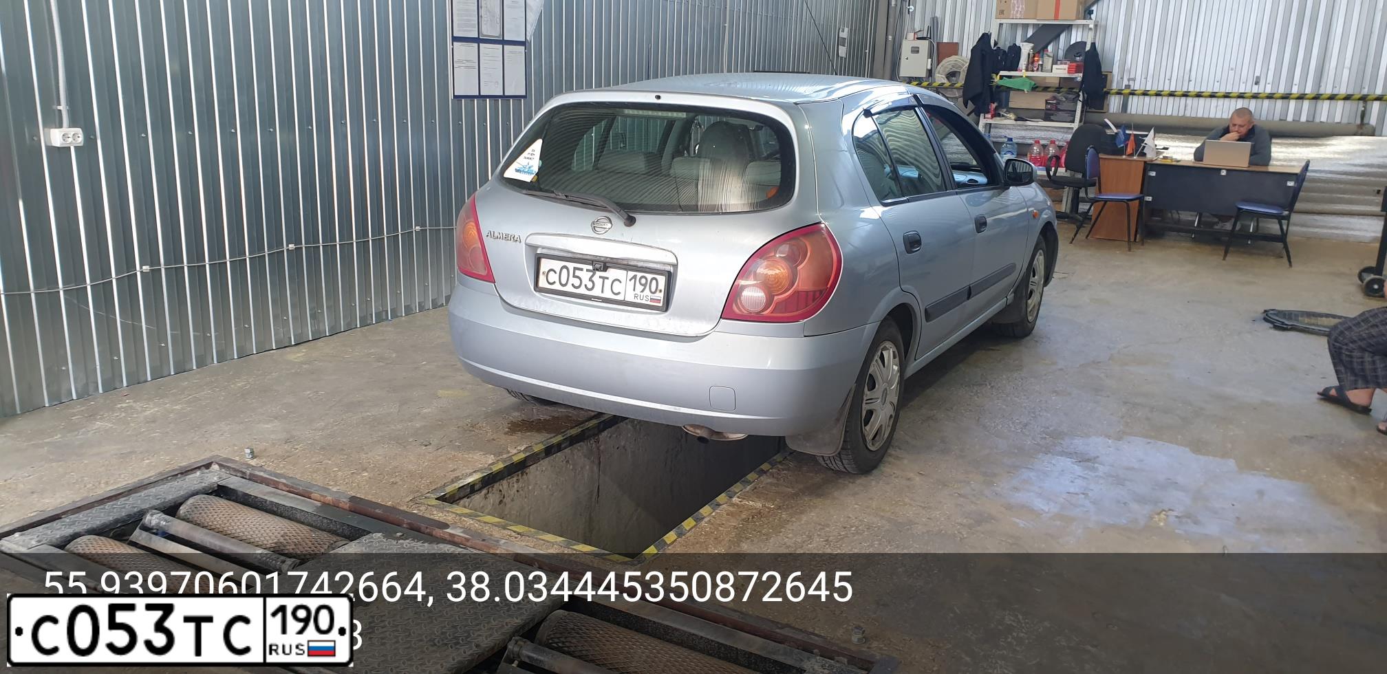 Фото автомобиля NISSAN ALMERA 1.5 COMFORT, 2004 — госномер В340СА790. Цвет: голубой