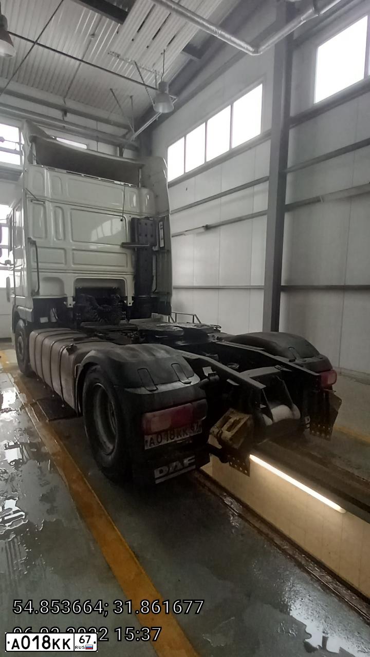 Фото автомобиля DAF XF 105 FT /4X2/, 2018 — госномер А018КК67. Цвет: БЕЛЫЙ