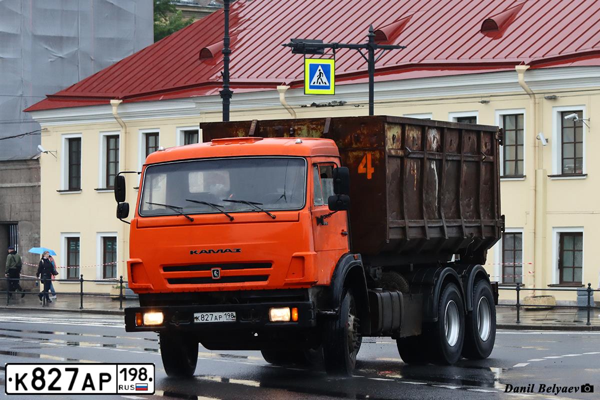 Фото автомобиля KAMAZ 53215 /6X4/, 2006 — госномер К827АР198. Цвет: Оранжевый