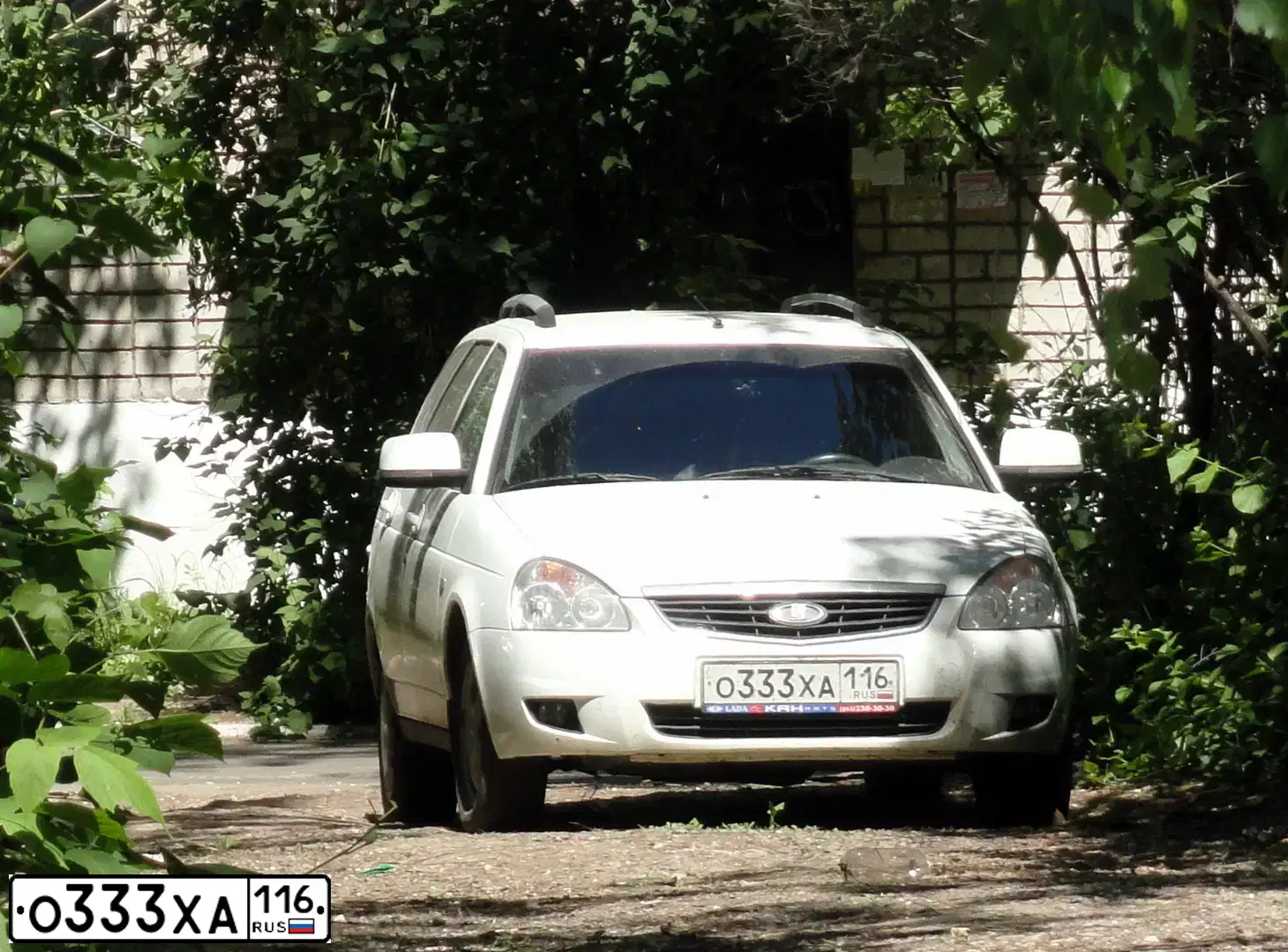 Фото автомобиля LADA 2171 PRIORA, 2011 — госномер О333ХА116. Цвет: БЕЛЫЙ