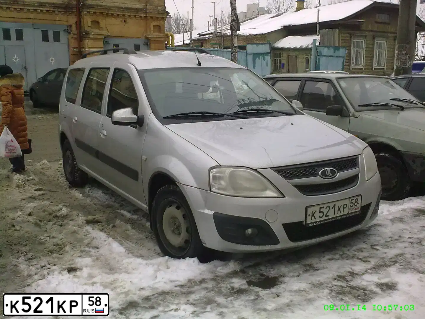 Фото автомобиля VOLKSWAGEN TRANSPORTER, 1997 — госномер О271ТХ716. Цвет: Серебристый