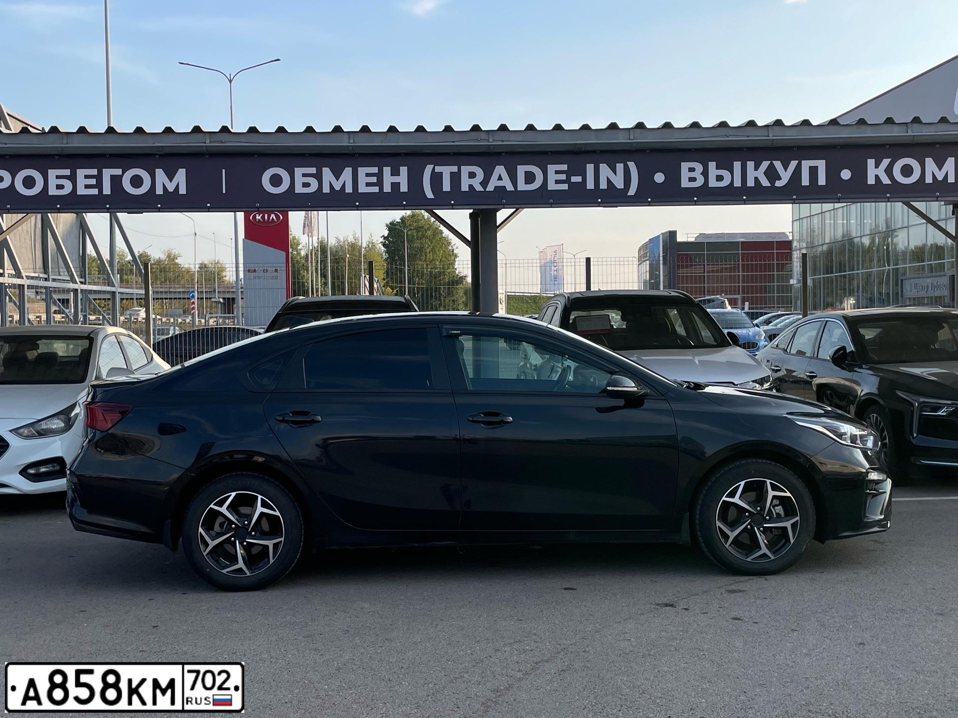 Фото автомобиля KIA CERATO, 2019 — госномер А858КМ702. Цвет: ЧЕРНЫЙ