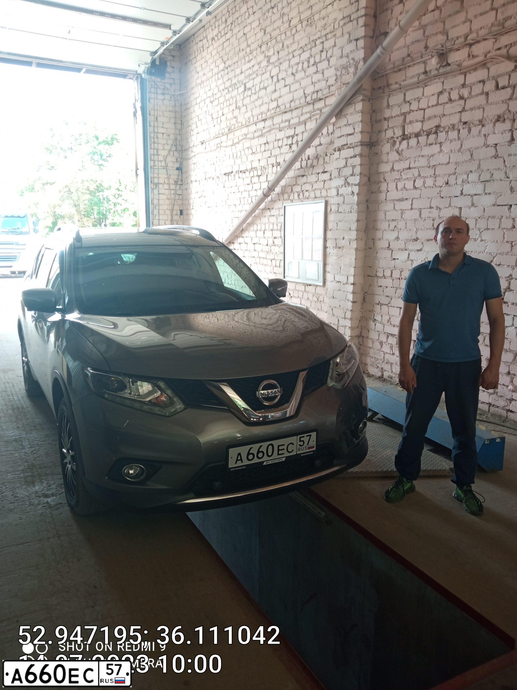 Фото автомобиля NISSAN X-TRAIL, 2017 — госномер А660ЕС57. Цвет: СЕРЫЙ