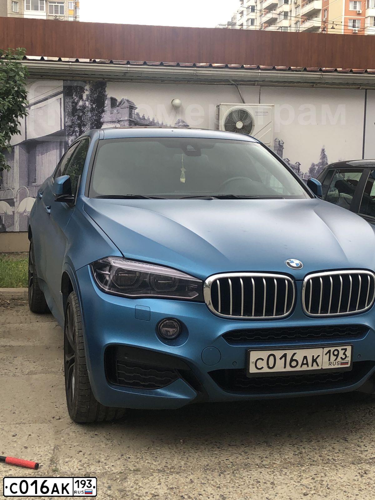 Фото автомобиля BMW X6, 2020 — госномер С016АК193. Цвет: голубой
