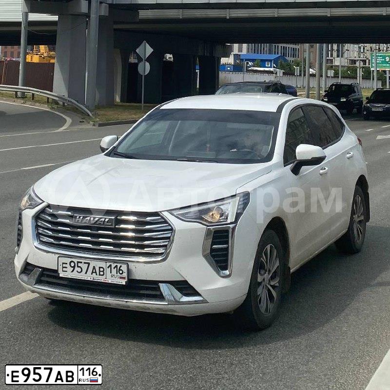 Фото автомобиля HAVAL JOLION, 2021 — госномер Е957АВ116. Цвет: Белый