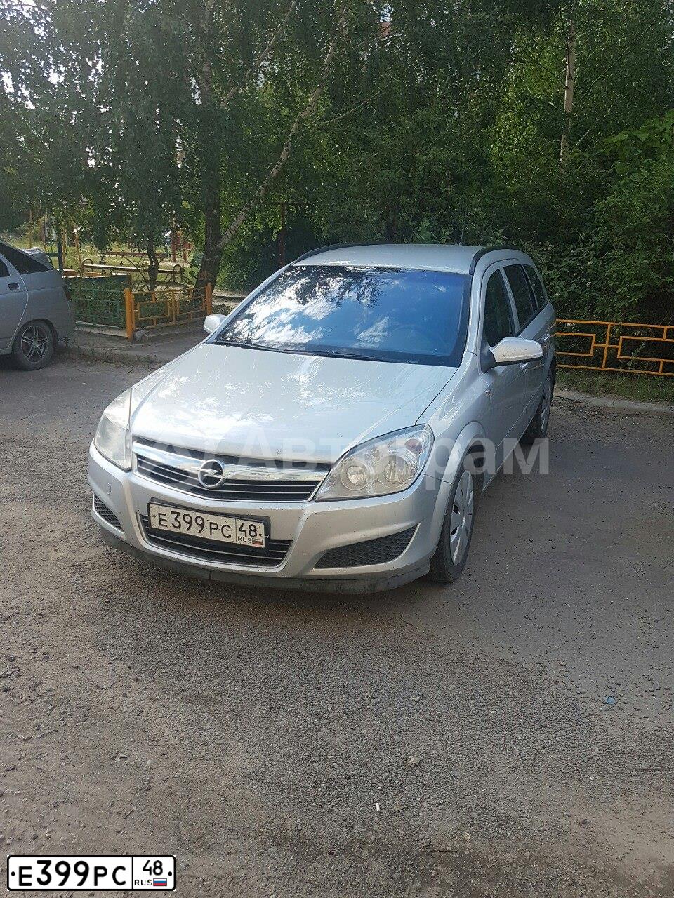 Фото автомобиля OPEL ASTRA, 2007 — госномер Е399РС48. Цвет: СЕРЕБРИСТЫЙ