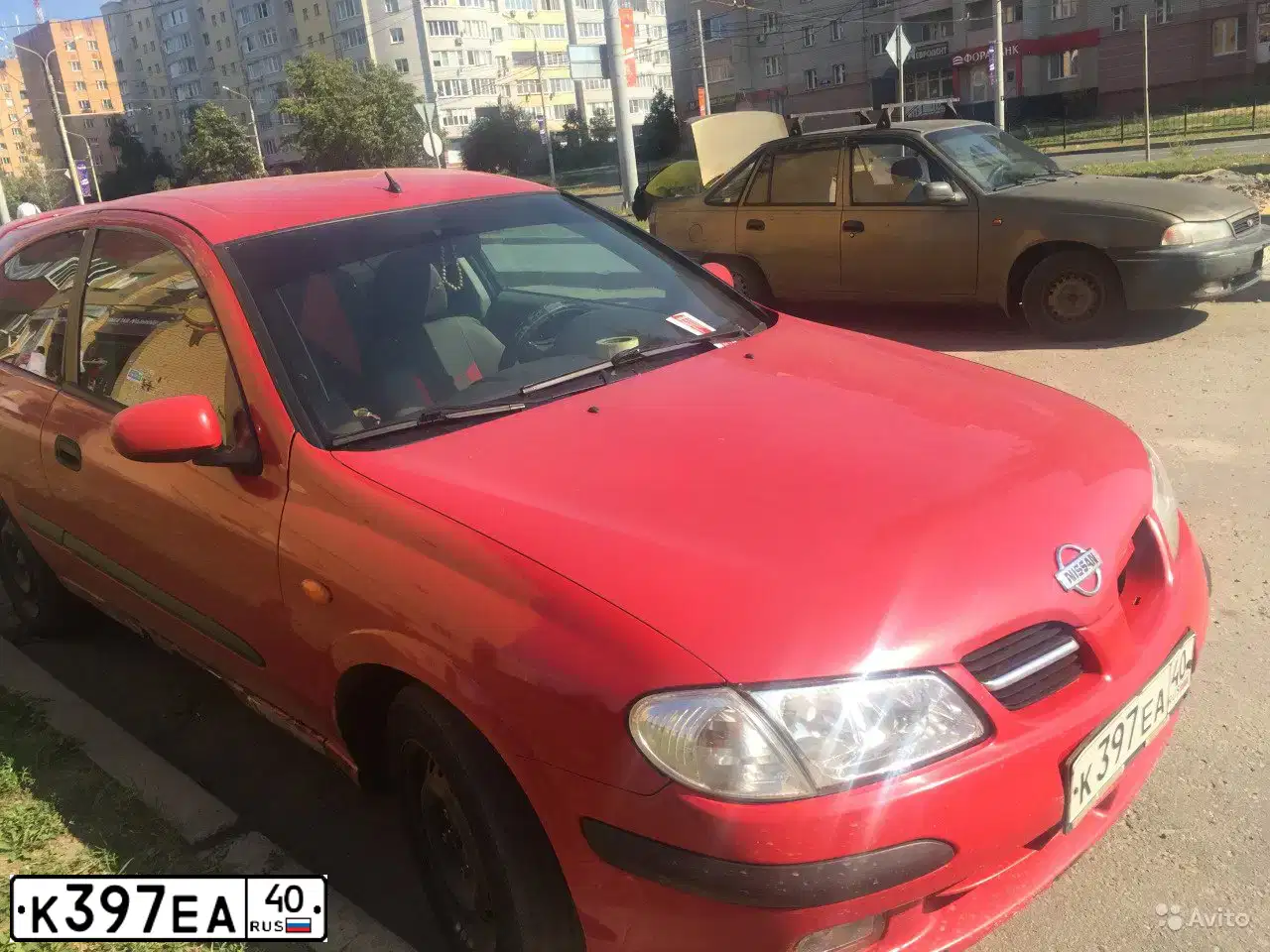 Фото автомобиля NISSAN ALMERA, 2001 — госномер К397ЕА40. Цвет: Красный