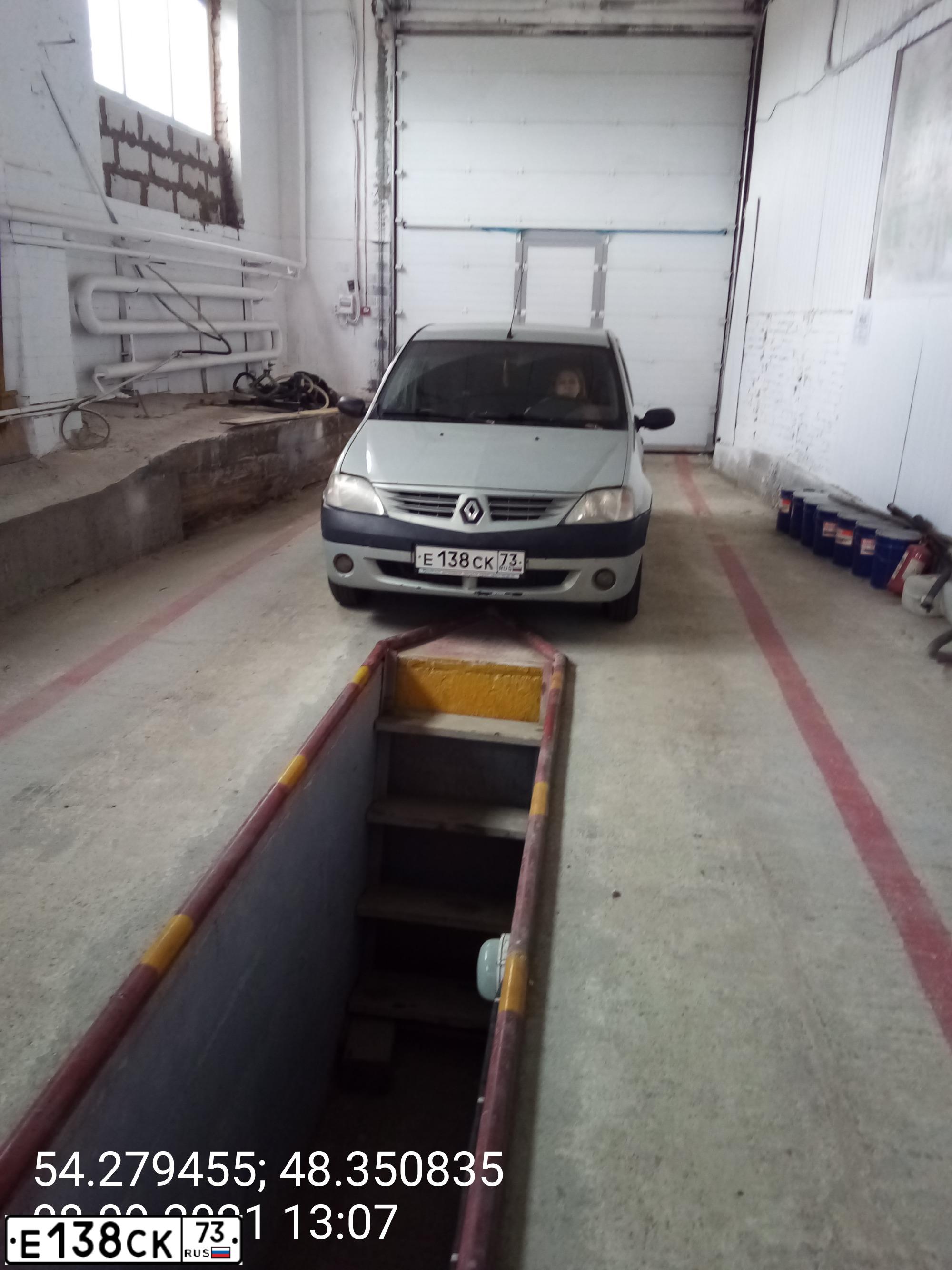 Фото автомобиля RENAULT LOGAN, 2007 — госномер Е138СК73. Цвет: Серый