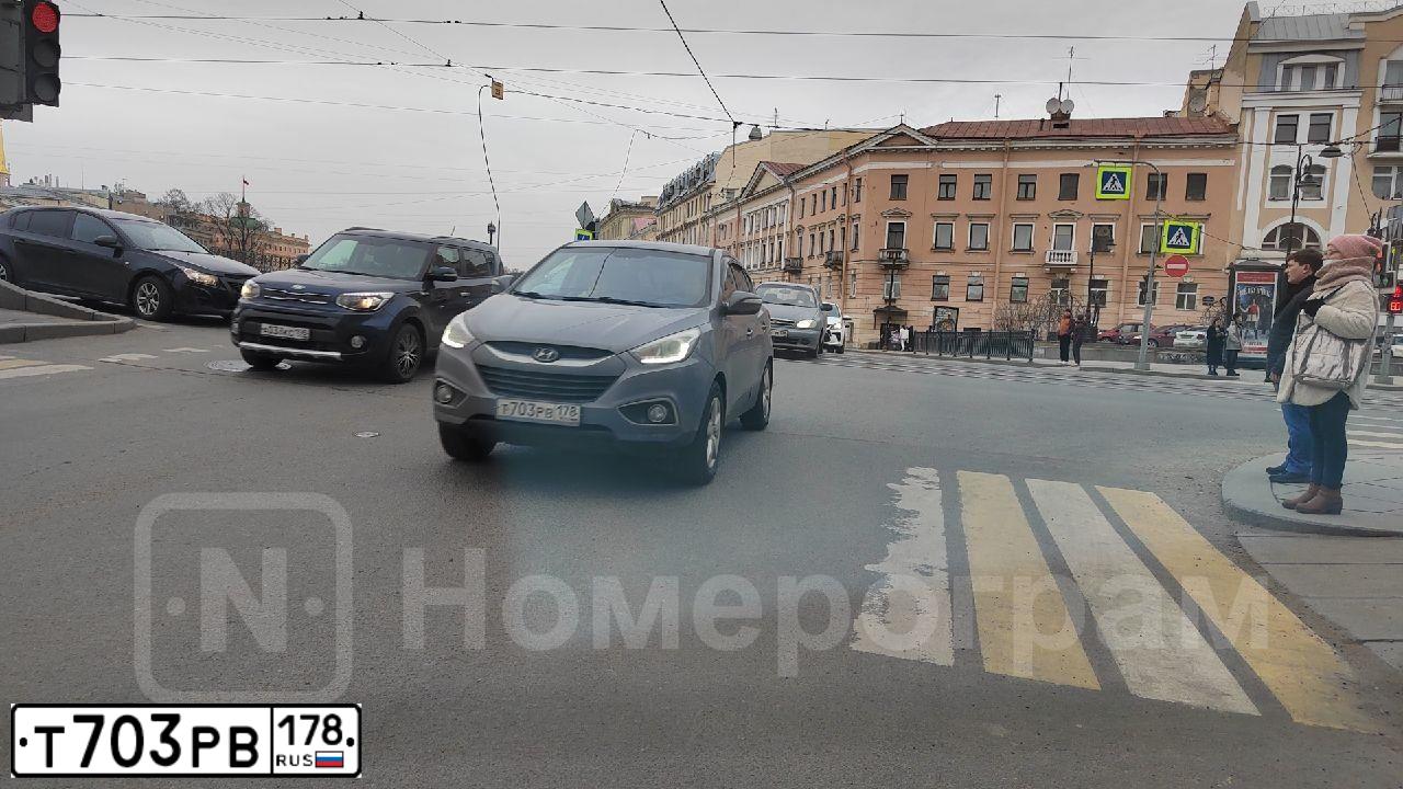 Фото автомобиля HYUNDAI IX35, 2015 — госномер Х101МХ790. Цвет: СЕРЫЙ