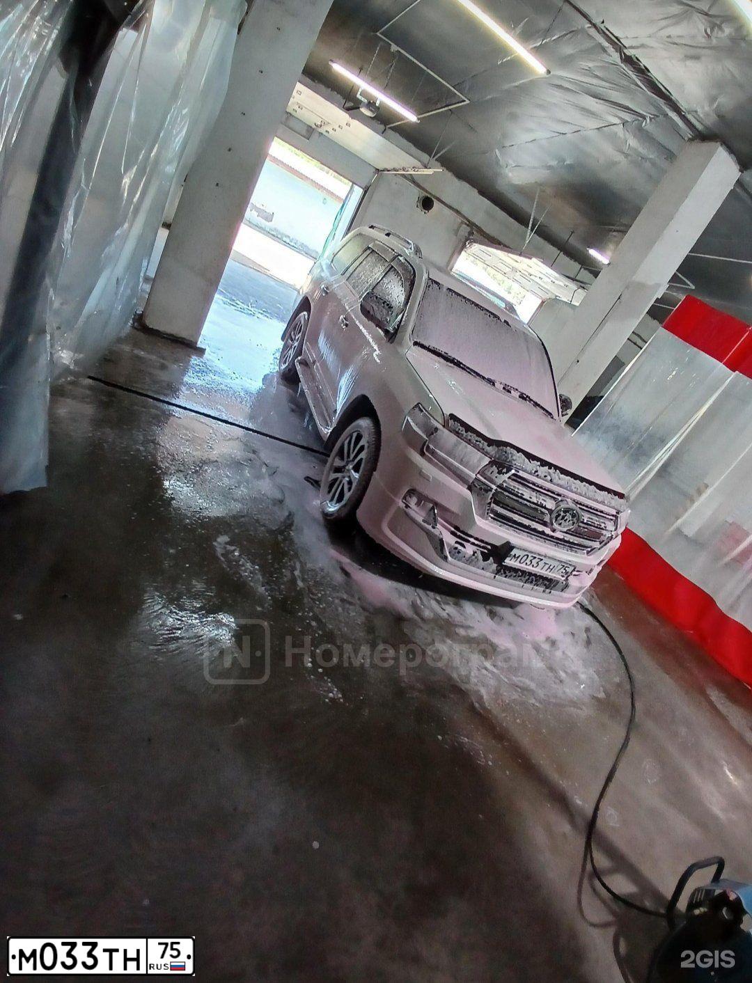 Фото автомобиля TOYOTA LANDCRUISER 200, 2019 — госномер М033ТН75. Цвет: БЕЛЫЙ