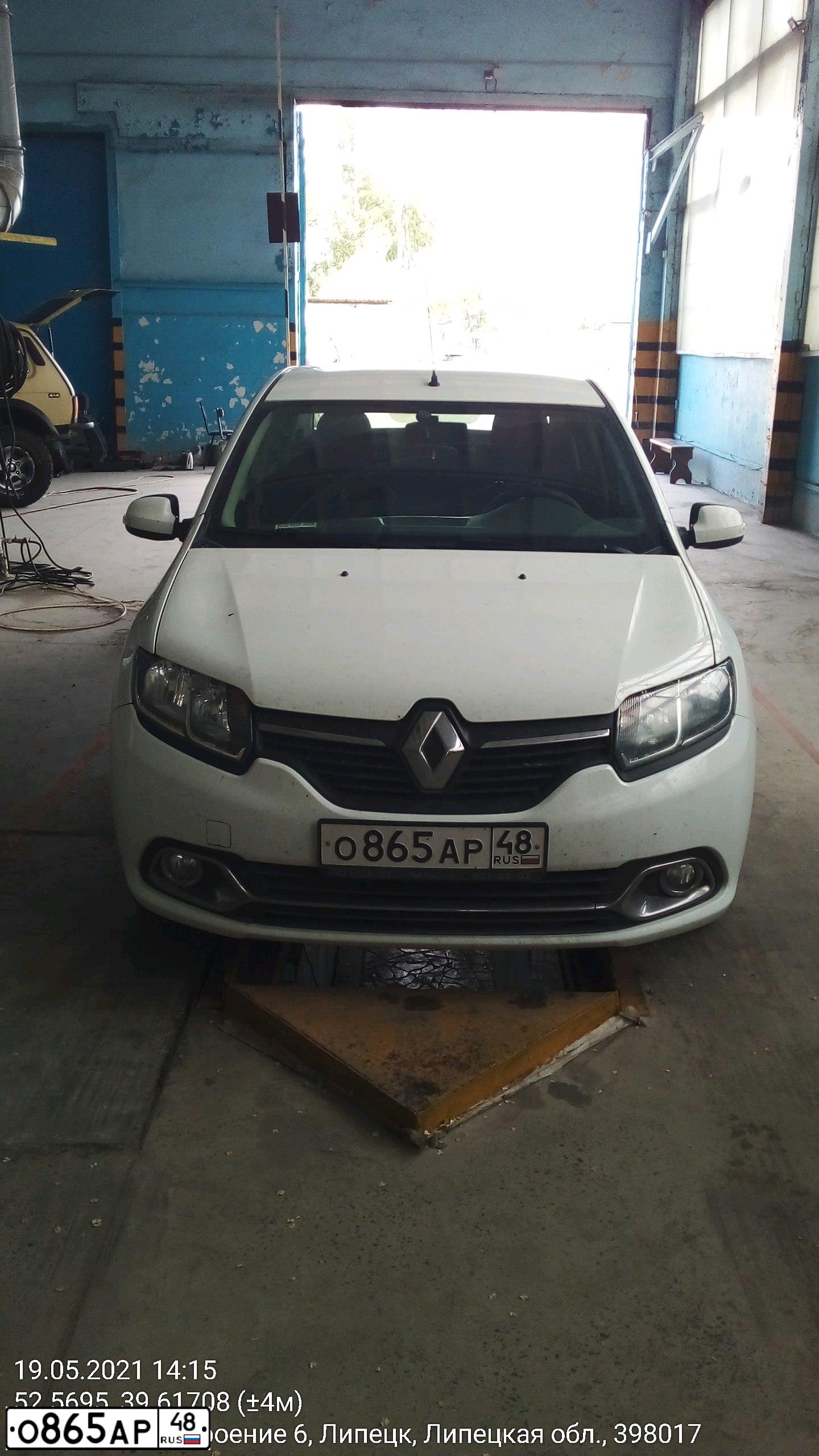 Фото автомобиля RENAULT LOGAN, 2017 — госномер О865АР48. Цвет: БЕЛЫЙ