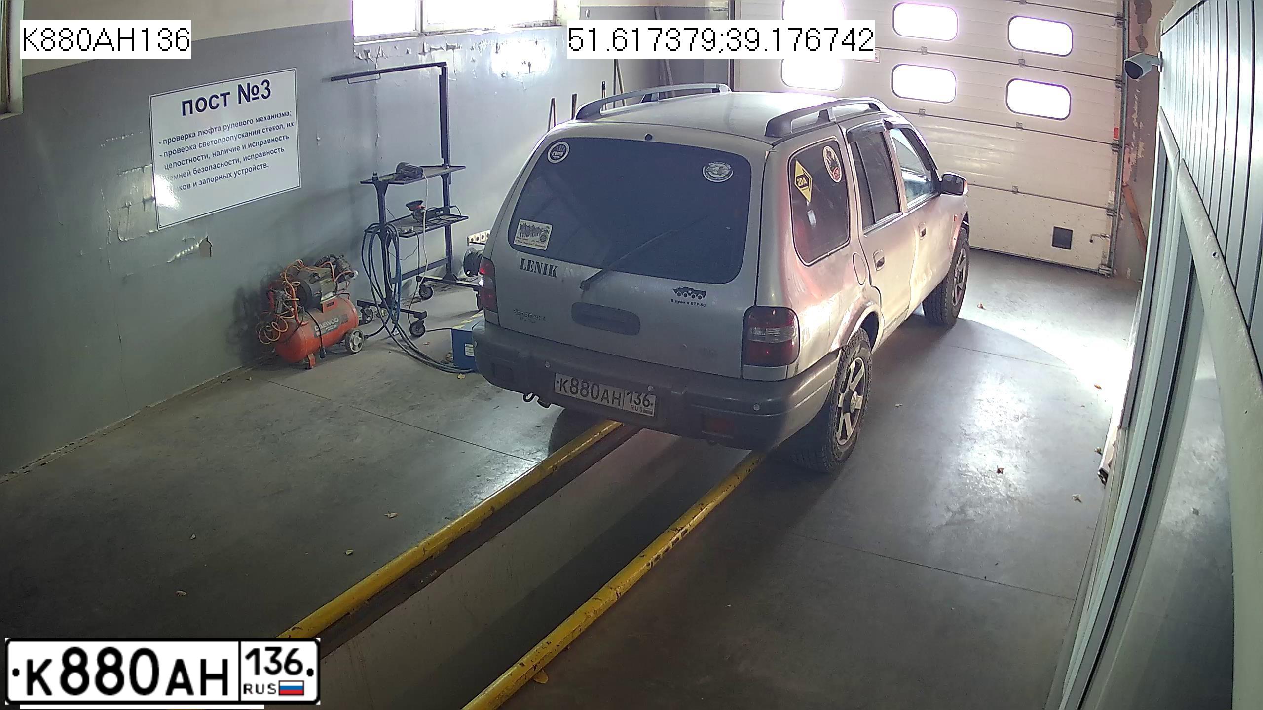 Фото автомобиля KIA SPORTAGE, 2005 — госномер К880АН136. Цвет: СЕРЕБРИСТЫЙ