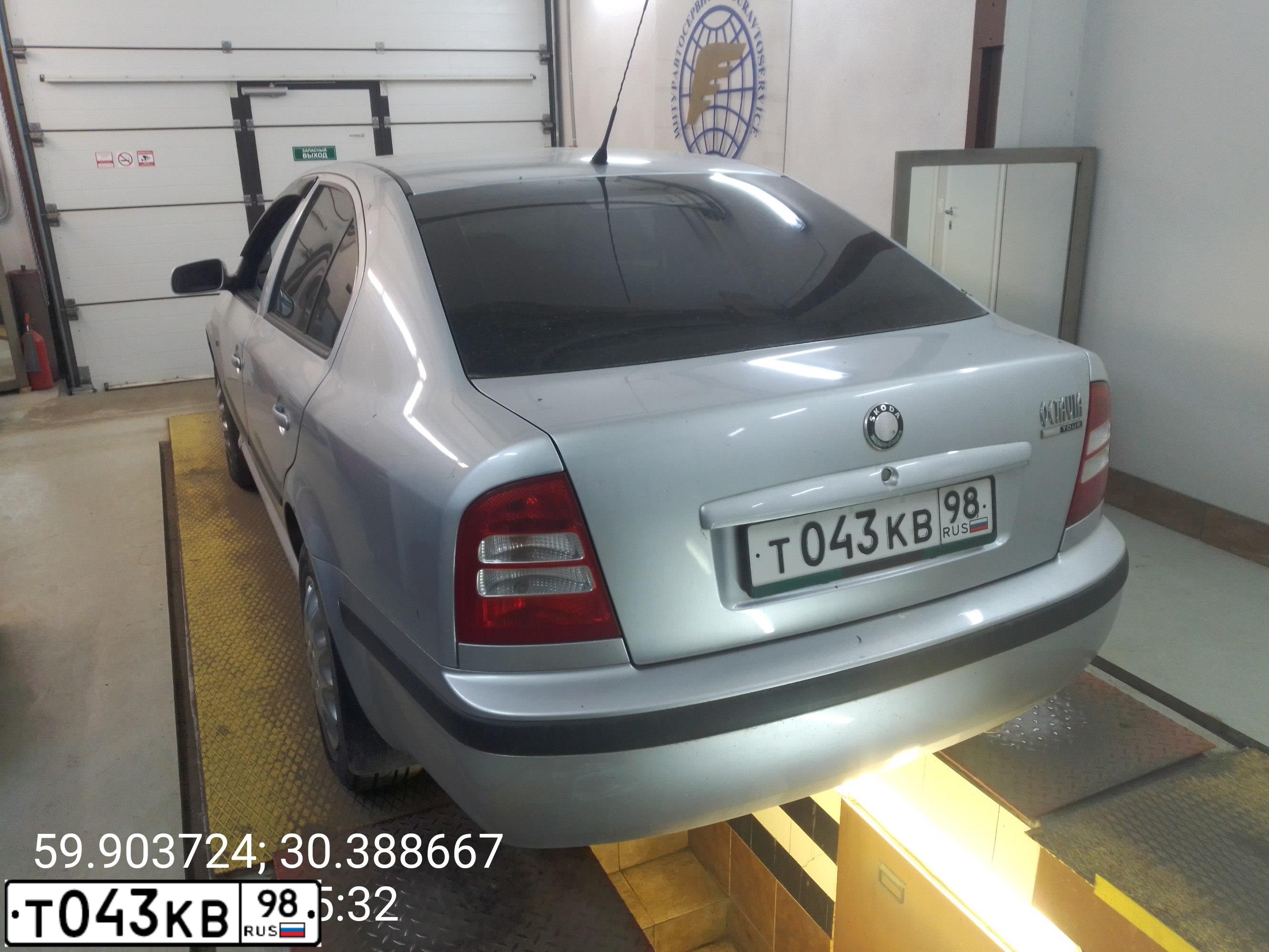 Фото автомобиля SKODA OCTAVIA, 2008 — госномер Т043КВ98. Цвет: СЕРЕБРИСТЫЙ