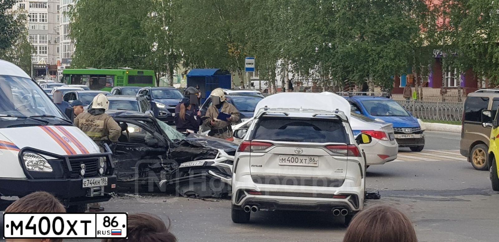 Фото автомобиля TOYOTA HIGHLANDER, 2012 — госномер М400ХТ86. Цвет: Серый