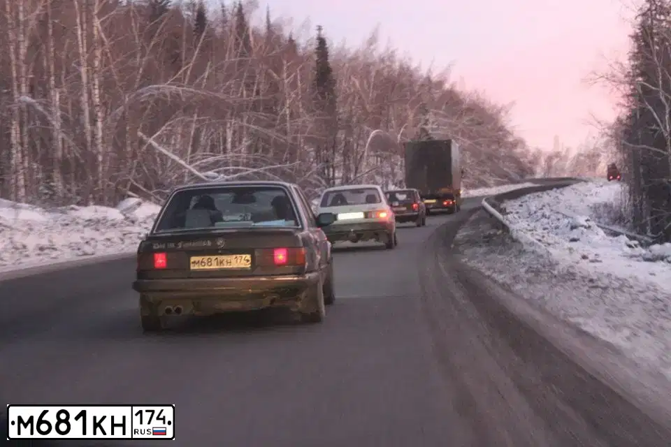 Фото автомобиля BMW SERIE 3, 1986 — госномер М681КН174. Цвет: Темно-зеленый