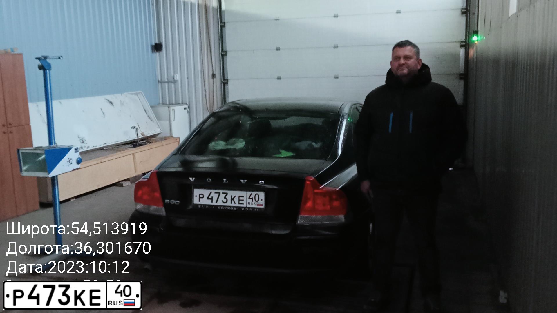 Фото автомобиля VOLVO S60, 2008 — госномер Р473КЕ40. Цвет: ЧЕРНЫЙ