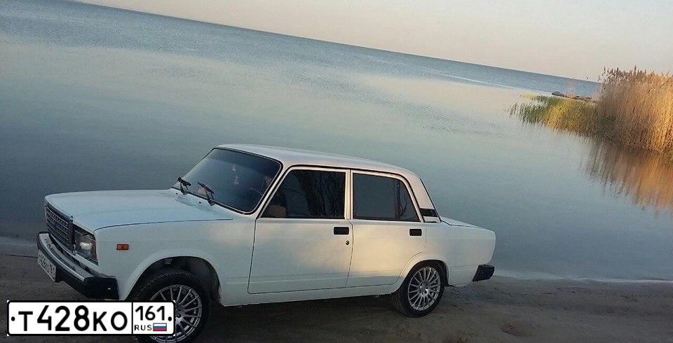 Фото автомобиля LADA 2107 LADA, 2009 — госномер Е913СМ126. Цвет: ЯРКО-БЕЛЫЙ