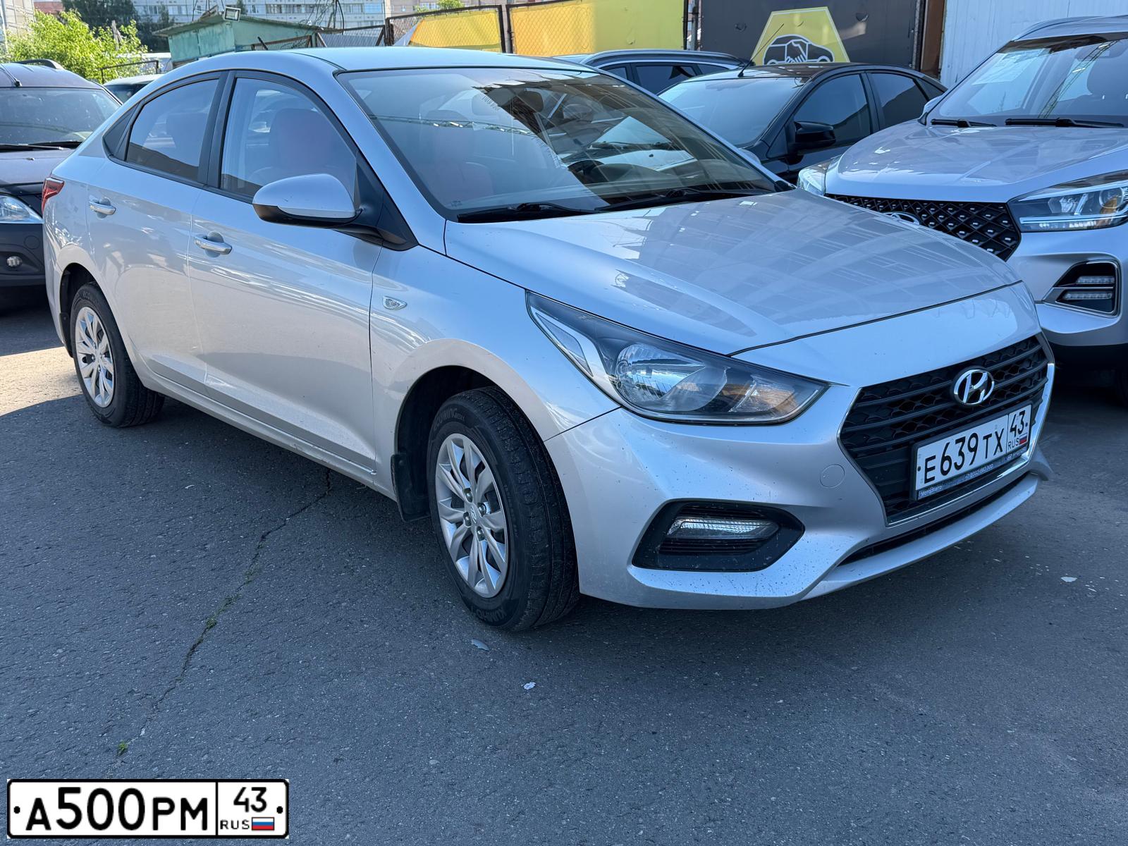 Фото автомобиля HYUNDAI SOLARIS, 2018 — госномер А500РМ43. Цвет: Серебристый