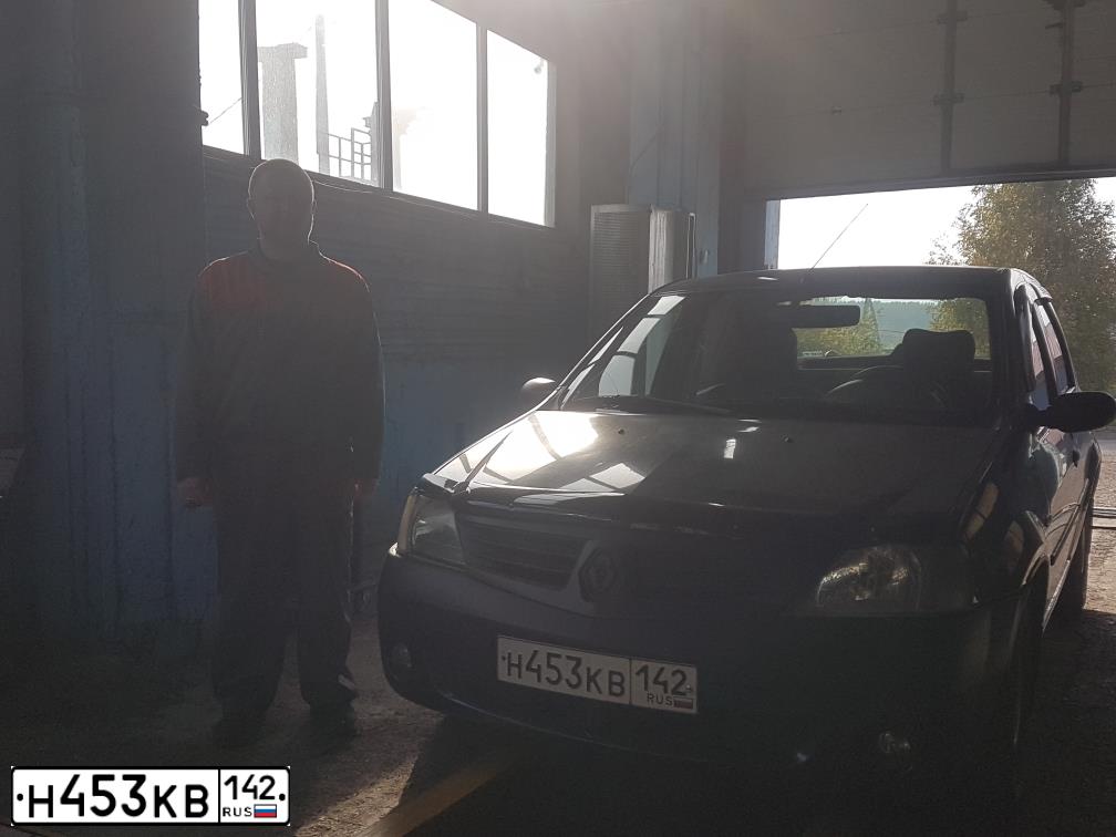 Фото автомобиля RENAULT LOGAN, 2008 — госномер Н453КВ142. Цвет: ТЕМНО СЕРЫЙ