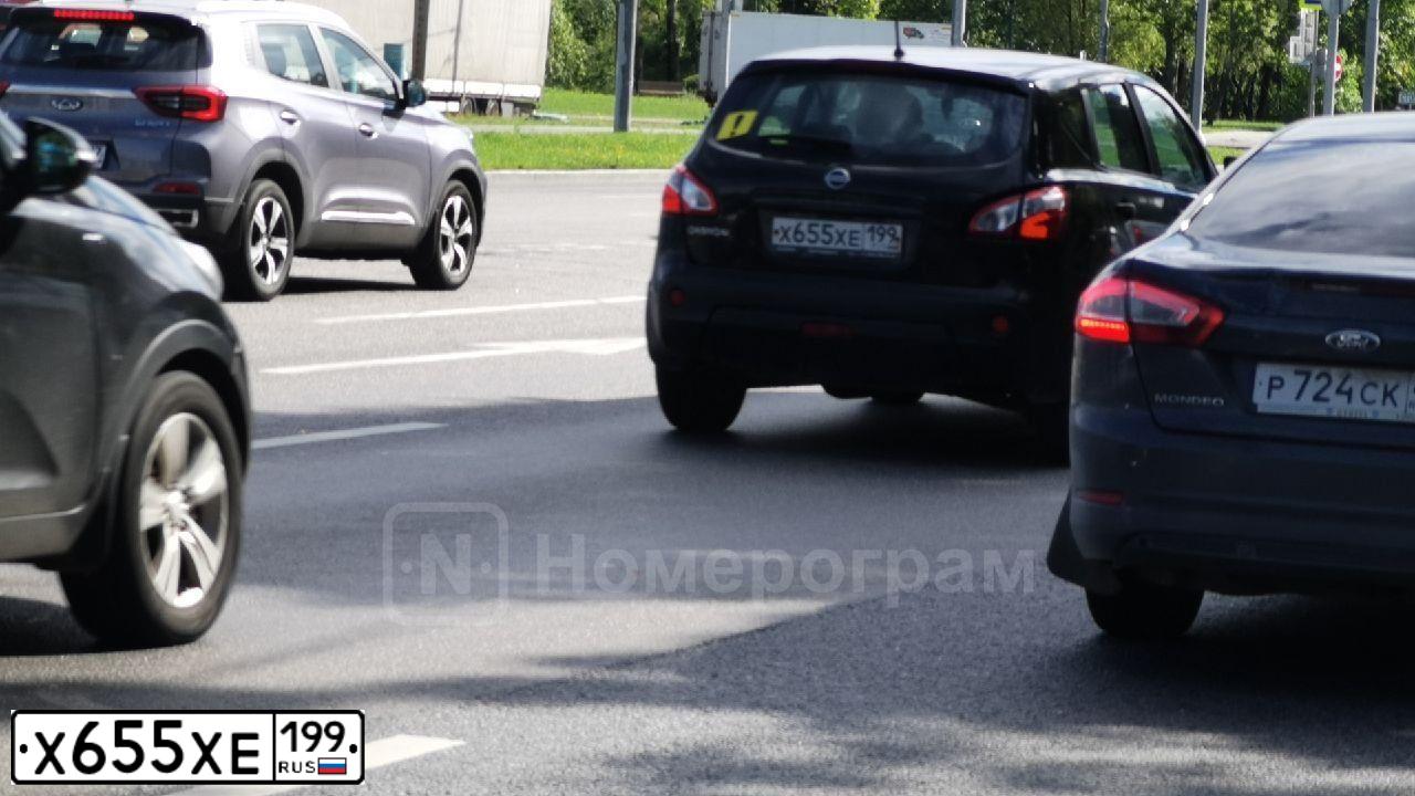 Фото автомобиля NISSAN X-TRAIL, 2007 — госномер Х665ХЕ199. Цвет: КРАСНЫЙ