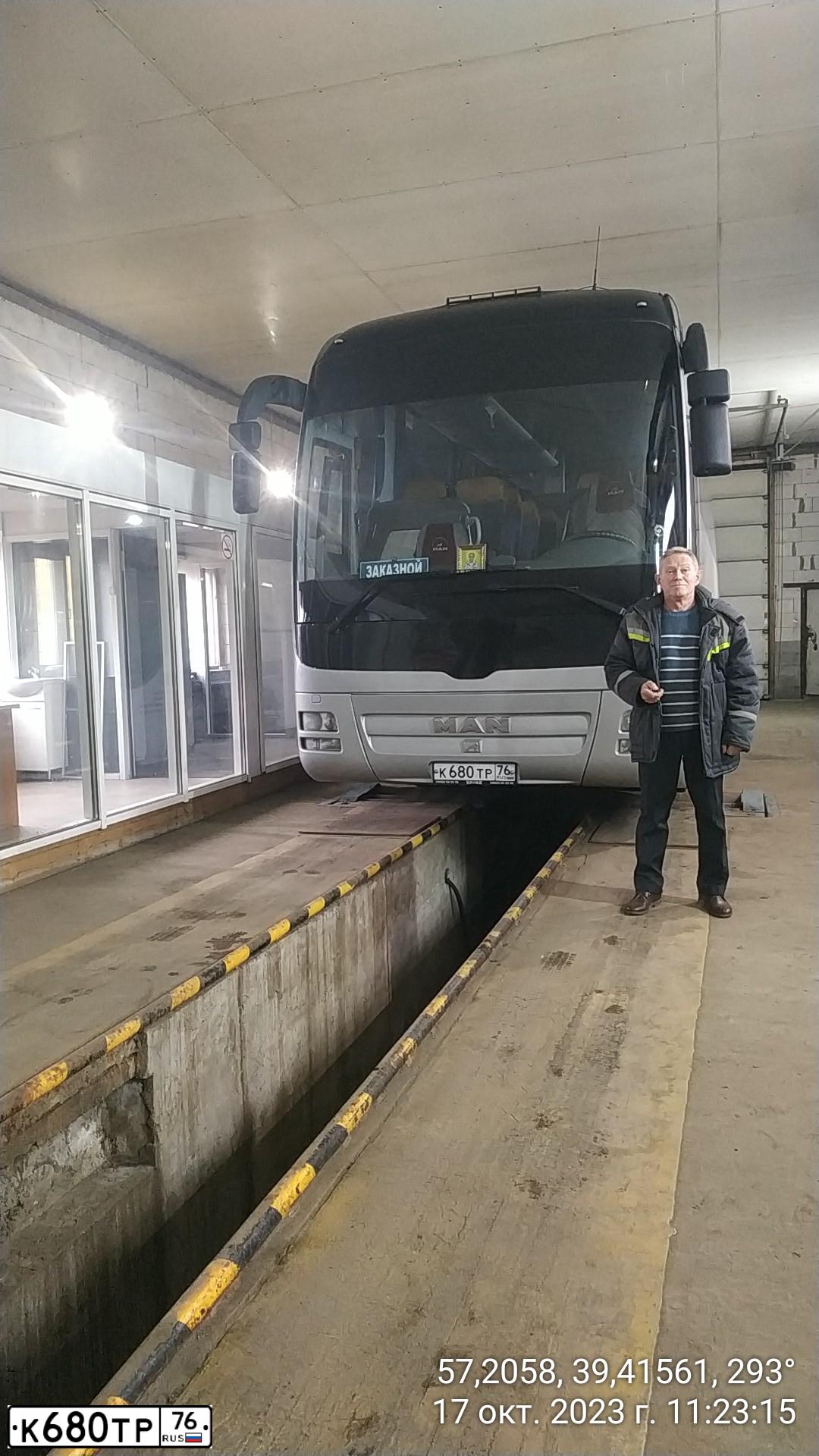 Фото автомобиля MAN LIONS COACH, 2011 — госномер К680ТР76. Цвет: серый