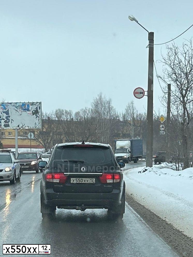 Фото автомобиля SSANGYONG KYRON, 2013 — госномер Х550ХХ12. Цвет: ЧЕРНЫЙ