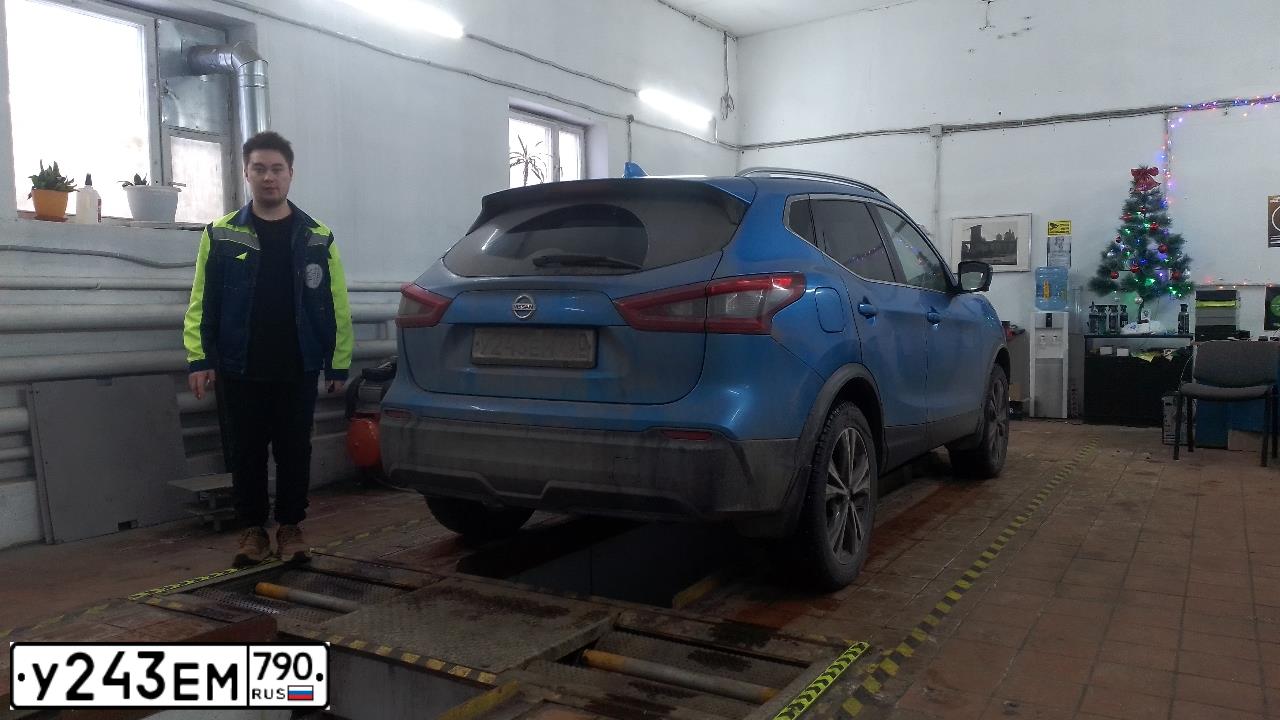 Фото автомобиля NISSAN QASHQAI, 2019 — госномер У243ЕМ790. Цвет: СИНИЙ