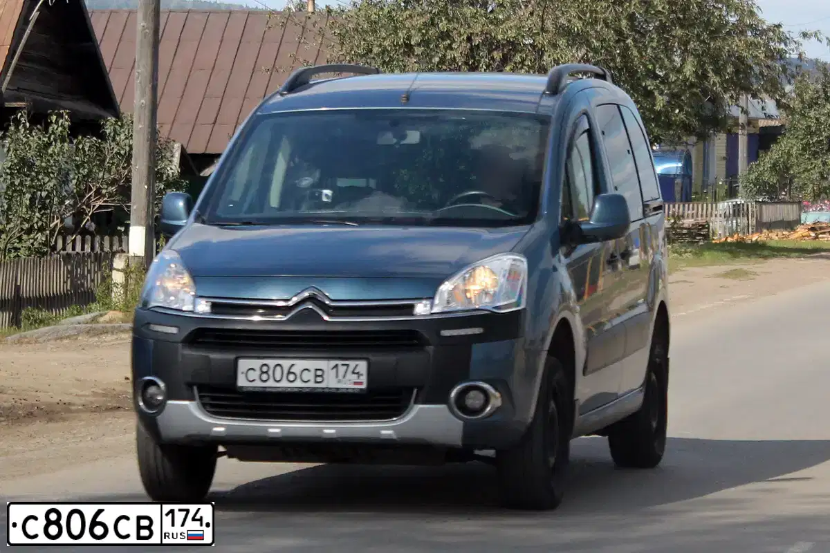 Фото автомобиля CITROEN BERLINGO, 2013 — госномер У740МО72. Цвет: ТЕМНО-ГОЛУБОЙ