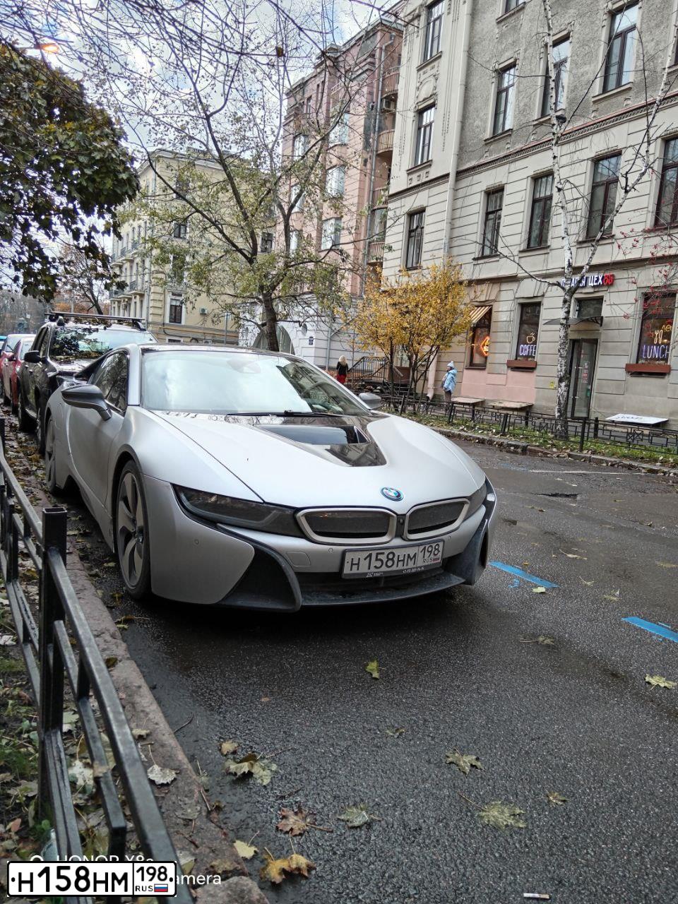 Фото автомобиля BMW I8, 2016 — госномер Н158НМ198. Цвет: бирюзовый
