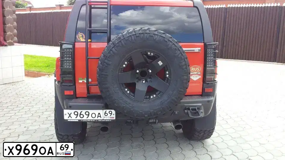 Фото автомобиля HUMMER H3, 2009 — госномер Х969ОА69. Цвет: ОРАНЖЕВЫЙ