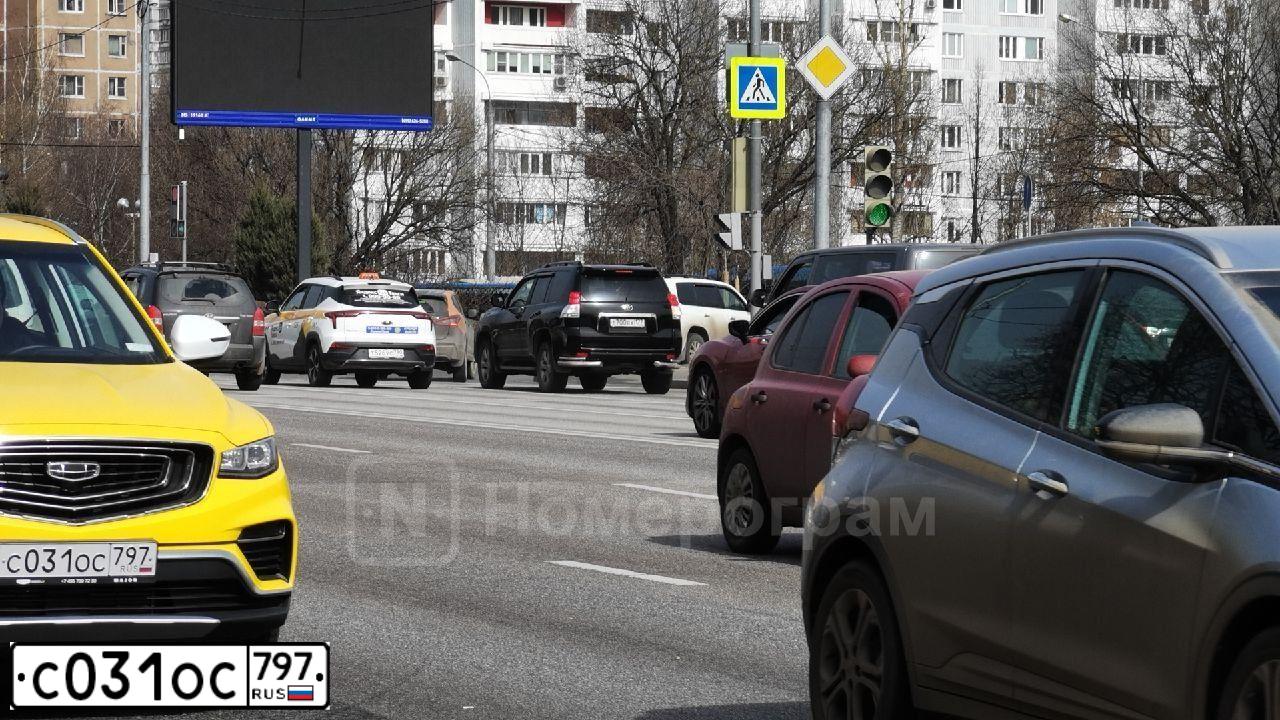 Фото автомобиля GEELY ATLAS PRO NL 3ВУ, 2023 — госномер С031ОС797. Цвет: ЖЕЛТЫЙ