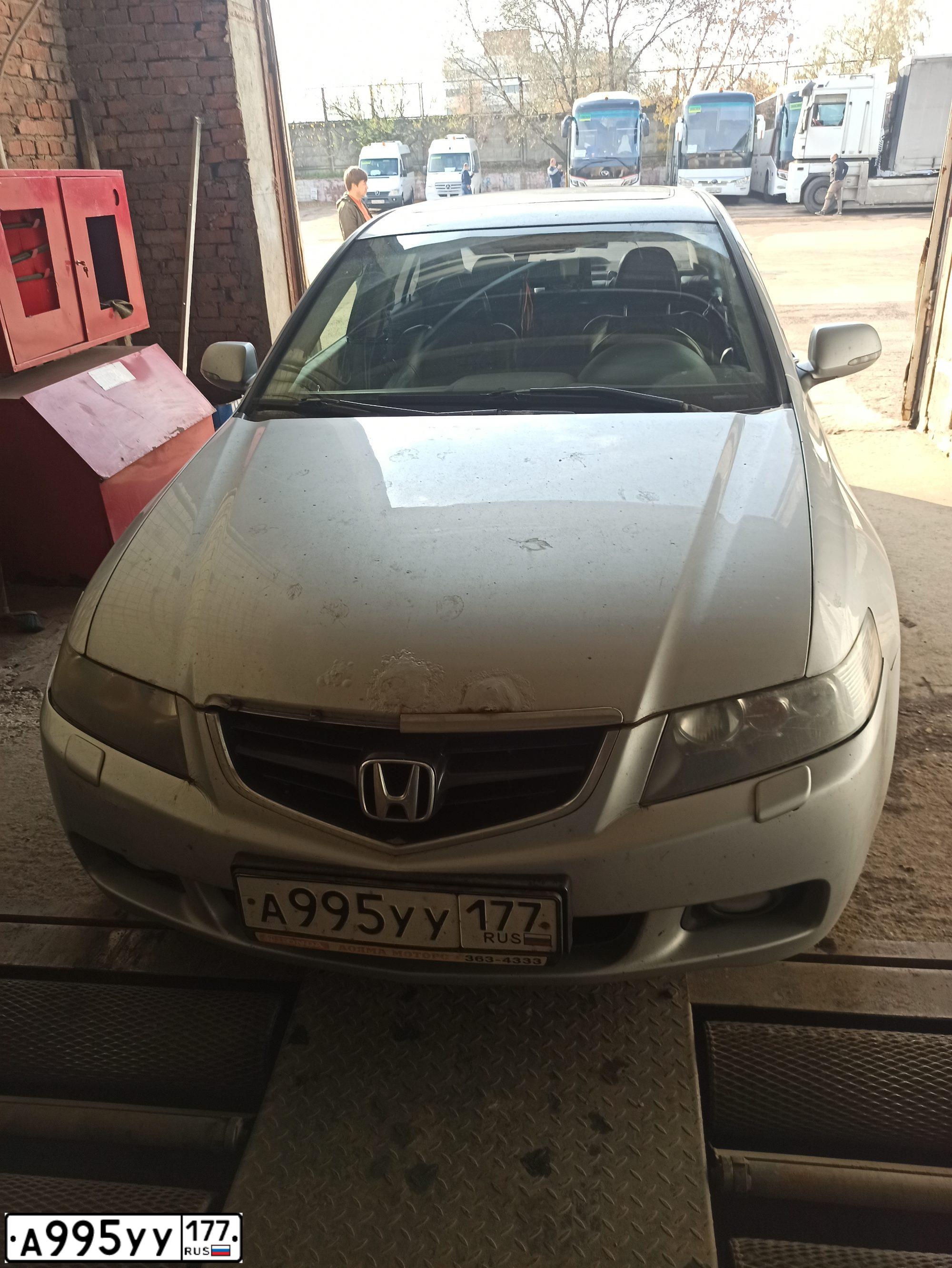 Фото автомобиля HONDA ACCORD, 2003 — госномер А995УУ177. Цвет: СЕРЫЙ