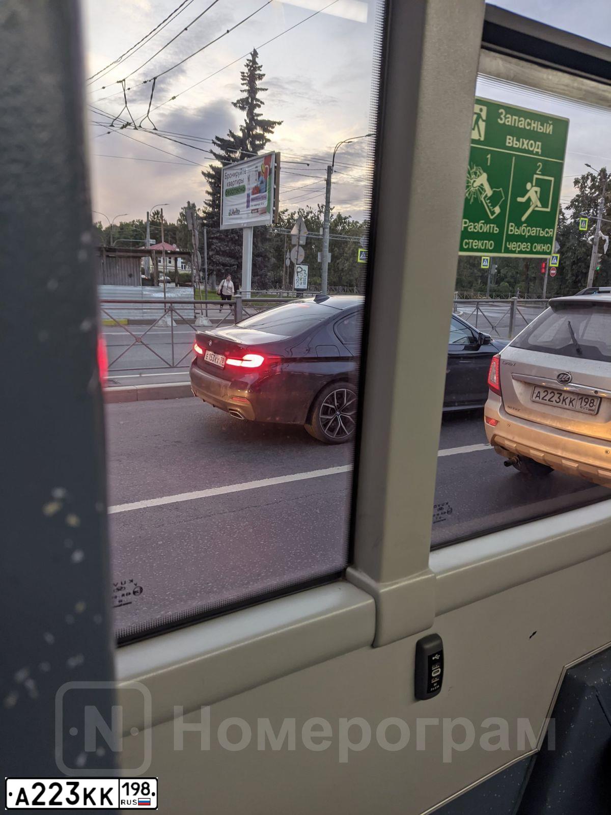 Фото автомобиля LIFAN X 60, 2013 — госномер А223КК198. Цвет: СЕРЕБРО