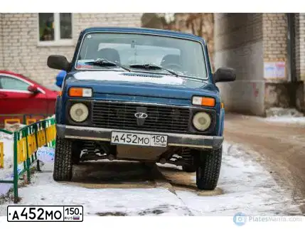 Фото автомобиля LADA 2121 NIVA, 2011 — госномер Е154КЕ790. Цвет: синий