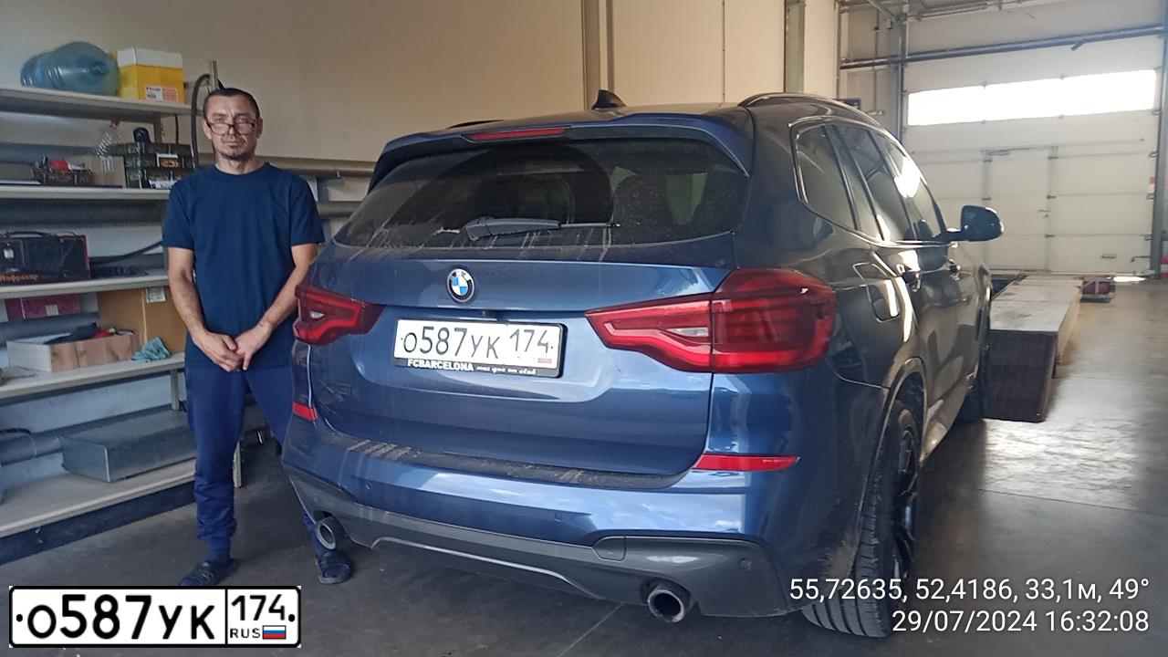 Фото автомобиля BMW X3, 2019 — госномер О587УК174. Цвет: синий